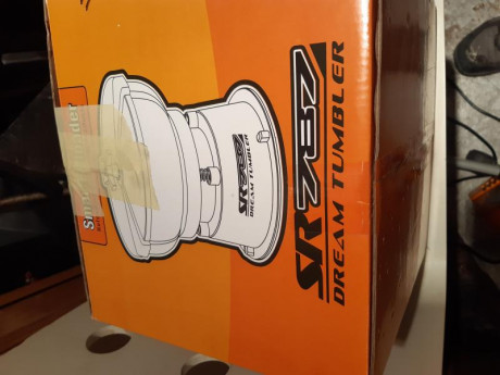 Se vende tumbler Smartreloader sr787 casi sin uso y una bolsa de cáscara nuez molida , precio 40 euros 01