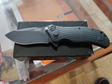 Hola vendo navaja Zero Tolerance casi nueva, en una de las fotos se ve el filo un pelín dañado casi inapreciable 02