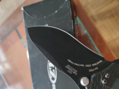 Hola vendo navaja Zero Tolerance casi nueva, en una de las fotos se ve el filo un pelín dañado casi inapreciable 01