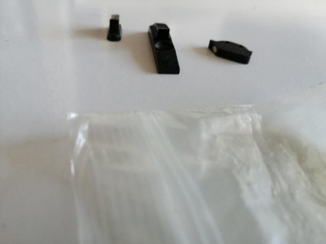 Estos 3 puntos de mira. Uno es de una Walther Gsp, otro de Colt 1911 y otro de una LLama. 
10 euros lote. 00