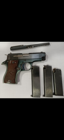 Se vende pistola Star DKL en perfecto estado, junto con tres cargadores. Dos de los cargadores son de 110