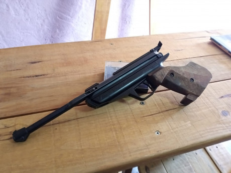 Hola, pues eso, que me he podido agenciar esta estupenda carabina, de la que estoy muy contento por el 10