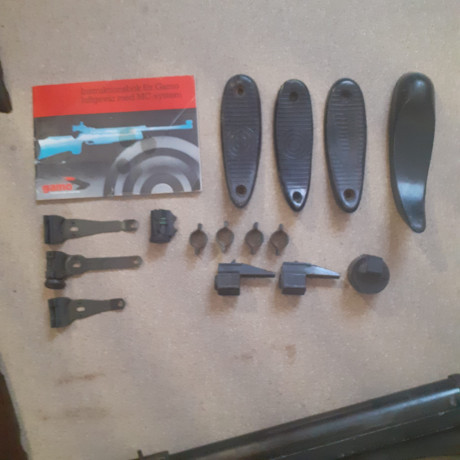 Hola,
Lote de piezas antigua Gamo (creo que hay una alza de Nórica).Se incluye un manual  de  la  época 11