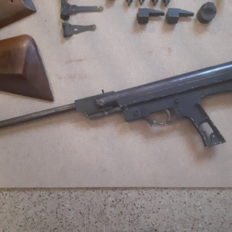 Hola,
Lote de piezas antigua Gamo (creo que hay una alza de Nórica).Se incluye un manual  de  la  época 21