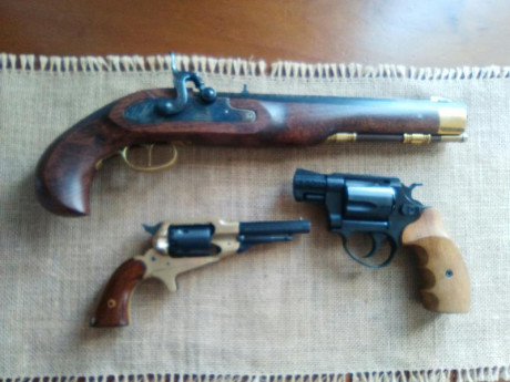 Lo dicho,
 Kentucky Ardesa. 45
R. Pocket .31 San Marco
R. Flobert 4mm, M.E.
Todo por 175€. Un buen precio, 01