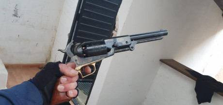 Buenas a todos... Llevo tiempo que quiero hacerme con un revolver de avancarga que como buen aficionado 111