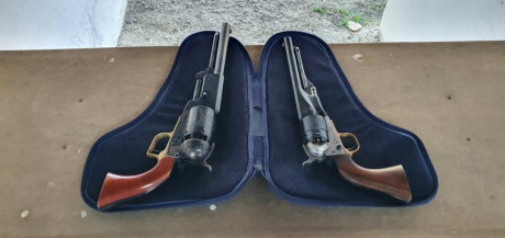 Buenas a todos... Llevo tiempo que quiero hacerme con un revolver de avancarga que como buen aficionado 110