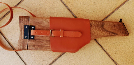 Se vende Mauser C-96, calibre 7,63, con funda-culatín.
Ipecable funcionamiento.
Guiada en F.
Incluye estuche 01