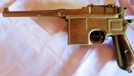 Se vende Mauser C-96, calibre 7,63, con funda-culatín.
Ipecable funcionamiento.
Guiada en F.
Incluye estuche 00