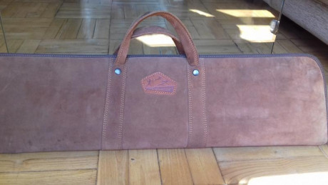 Vendo funda de serraje, marca Venator, para escopeta.
Medidas.- 80X21
Prácticamente nueva, nunca ha salido 02