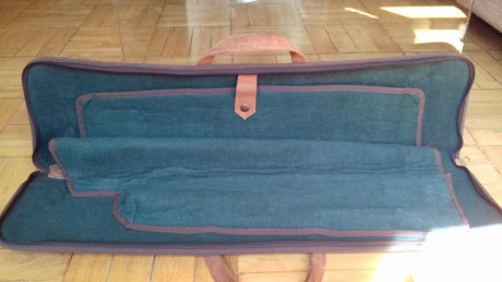 Vendo funda de serraje, marca Venator, para escopeta.
Medidas.- 80X21
Prácticamente nueva, nunca ha salido 00