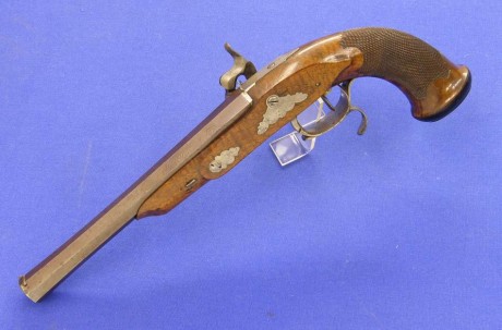 Voy a colocar unas fotos de un arma larga alemana de llave de mecha del siglo XVI. 132