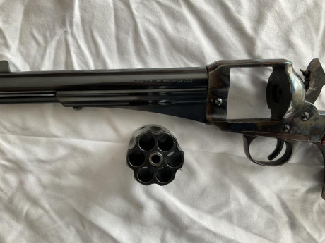 Saludos compañeros.
Pongo a la venta un revólver Remington Outlaw en 45 LC, está muy bien cuidado y con 01