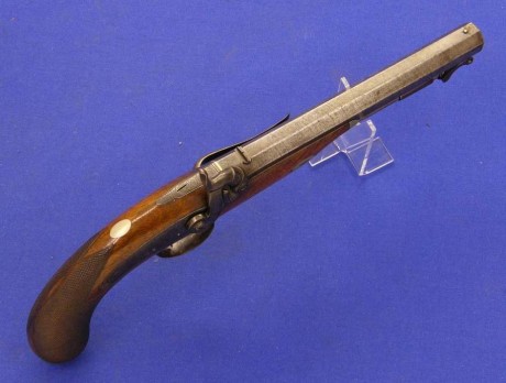Voy a colocar unas fotos de un arma larga alemana de llave de mecha del siglo XVI. 171