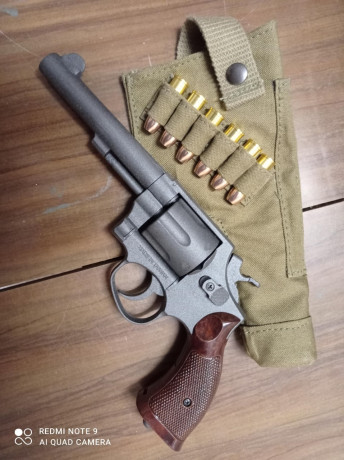 Revolver de la marca HFC modificado para RENATORS, imitando revolver militar S&W 1917. Funciona a 01