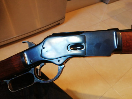 Mi amigo Juan me ha pedido q le anuncie este rifle para su venta.
Como veis en la fotos está impoluto, 01