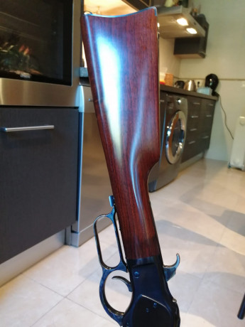 Mi amigo Juan me ha pedido q le anuncie este rifle para su venta.
Como veis en la fotos está impoluto, 00
