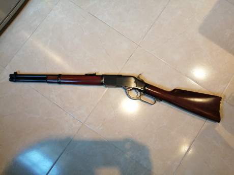 Mi amigo Juan me ha pedido q le anuncie este rifle para su venta.
Como veis en la fotos está impoluto, 22