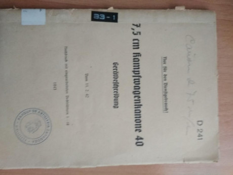 Se vende reglamento  en alemán del cañón contracarro pak 40 de 75 mm. Dispone de 17 láminas desplegables.

Precio 02
