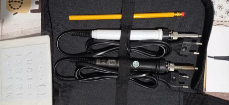 Se vende, a estrenar, completísimo estuche con dos Pirografos regulables en temperatura, por lo que da 01