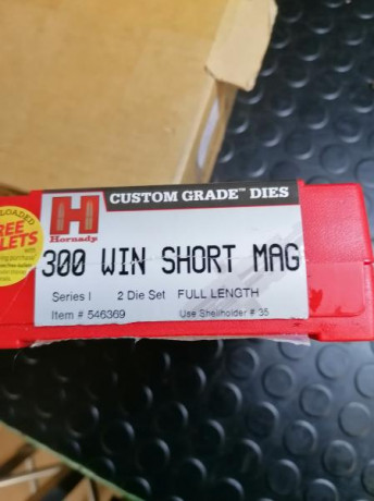 Hola.

Tengo en venta el siguiente material:

- Juego de dies Hornady 300 wsm (sin uso )........................... 12