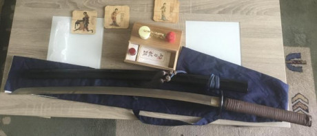 Esta espada samurái magistralmente forjada. la tsuba es de acero sin grabado, para que no moleste en su 02