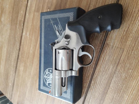 Hola! Vendo mi revólver smith&wesson mod.66, calibre 357 magnum y caño  2,5 ". Soy el segundo 10