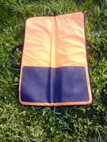 Vendo manta para tirar tumbado. A su vez sirve de funda para transporte de la carabina.
Fabricada por 00