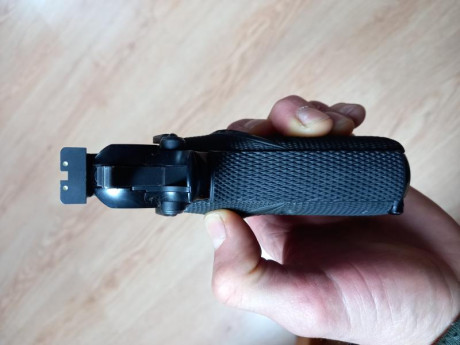 Vendo esta Browning HP 35 del año 91, calibre 9 mm Pb, siempre la he tenido yo, se encuentra en perfectas 12