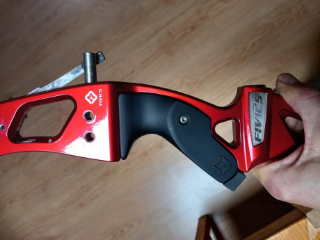Vendo este cuerpo de arco marca Fivics modelo FX1 25" que se encuentra como nuevo,solo lo use en 01
