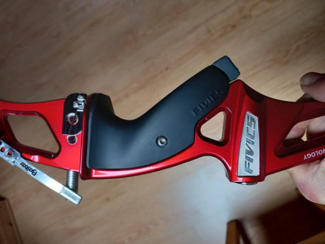 Vendo este cuerpo de arco marca Fivics modelo FX1 25" que se encuentra como nuevo,solo lo use en 00