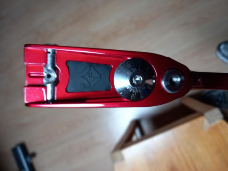 Vendo este cuerpo de arco marca Fivics modelo FX1 25" que se encuentra como nuevo,solo lo use en 12