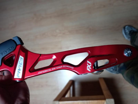 Vendo este cuerpo de arco marca Fivics modelo FX1 25" que se encuentra como nuevo,solo lo use en 11
