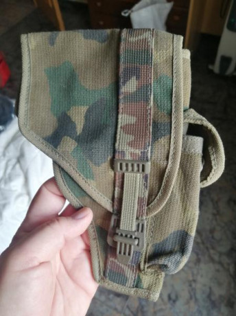Vendo uniforme del Ejército Español verde MIMETIZADO. Talla 4M.  

Adjunto al lote:
-Pistolera de lona. 02