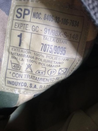 Vendo 2 pantalones de agua del Ejército Español, en verde mimeta, fabricados en poliester, poliuretano 01