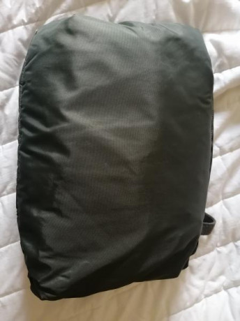 Vendo 2 pantalones de agua del Ejército Español, en verde mimeta, fabricados en poliester, poliuretano 00