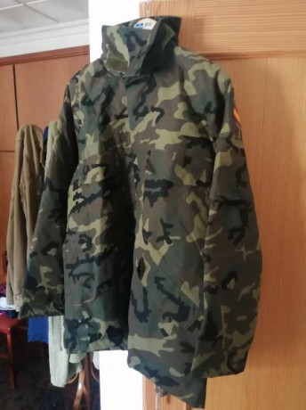 Vendo chaquetón de campaña verde mimetizado del Ejército Español. Talla 3. Nuevo a estrenar. 30€.
Gastos 00
