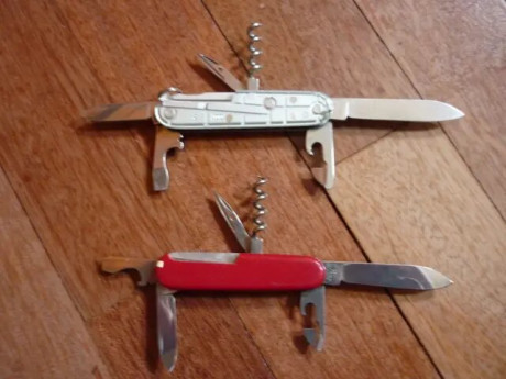 Vendo estas dos navajas multiusos suizas Victorinox, una Spartan en 81 mm y una Spartan Silver Tech, esta 01