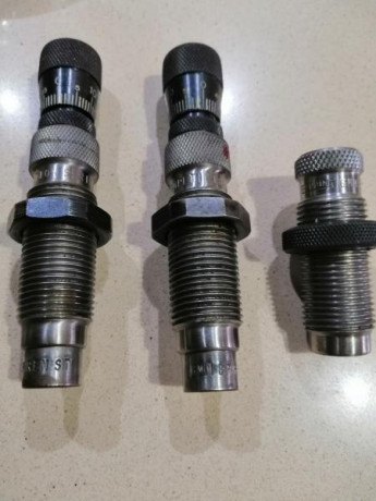 Vendo :
1 Recalibrador de cuerpo de vaina, no recalibra el cuello, marca Redding, calibre 6 mm BR. 12 01