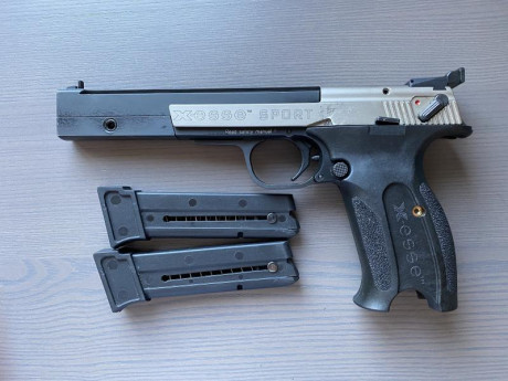 VENDIDA ,pistola Hammerli Xesse Sport cal 22LR . Alza regulable en altura y deriva , punto ajustable a 10