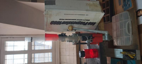 Vendo prensa progresiva Lee pro 1000 en prefecto estado. La vendo por no usar. Lo único q le falta es 20