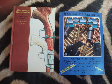 Vendo manual de recarga de Saul Braceras ( 4 edicion), y el manual de recarga de Hornady ( tapa dura volumen 00
