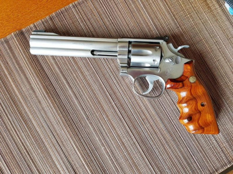 Bueno, al fin ya tengo el revolver que quería y esta es la diana que hice hoy con una mano a 25mts. 00