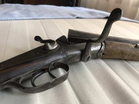 Vendo escopeta de perrillos en perfecto estado calibre 16,funcionando perfectamente.Una reliquia histórica 30