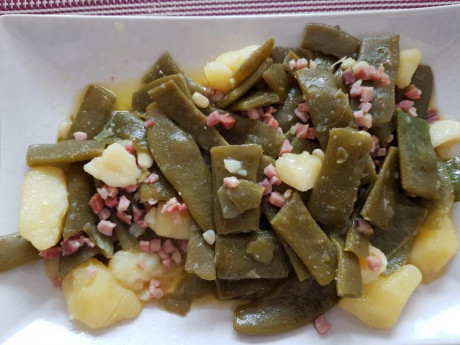 Hoy para comer acelgas hervidas y chuletón de vaca gallega vieja con seis semanas de maduración en cámara 140