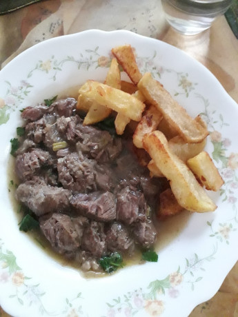 Hoy para comer acelgas hervidas y chuletón de vaca gallega vieja con seis semanas de maduración en cámara 150