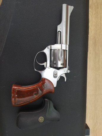 Se vende revolver marca Astra NC6 de 4 pulgadas, calibre 38 spl, inoxidable, con capacidad en tambor de 00