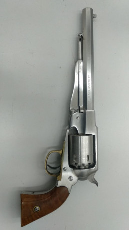 Buenas a todos,
Un amigo me pide que le anuncie para vender este revolver, es un Armi San Paolo replica 01