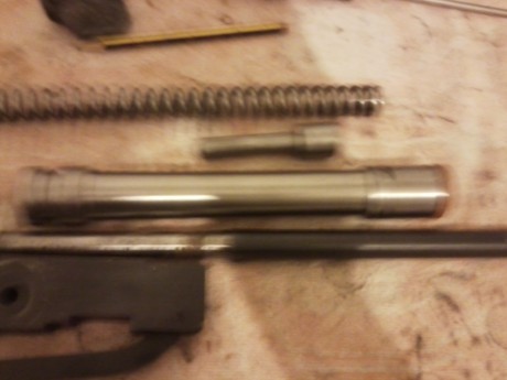 Curioso sistema, salen a rosca y la bocacha tambien Foto0005.jpg 
el cañon lo traba el tornillo del alza 10