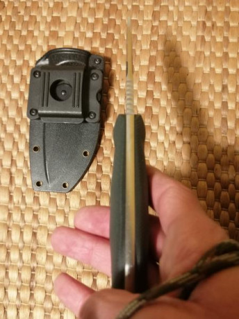 En acero sandvik. Muy robusto.
Pocas salidas.
Entrego con cordón fiador en paracord.

50eur 00